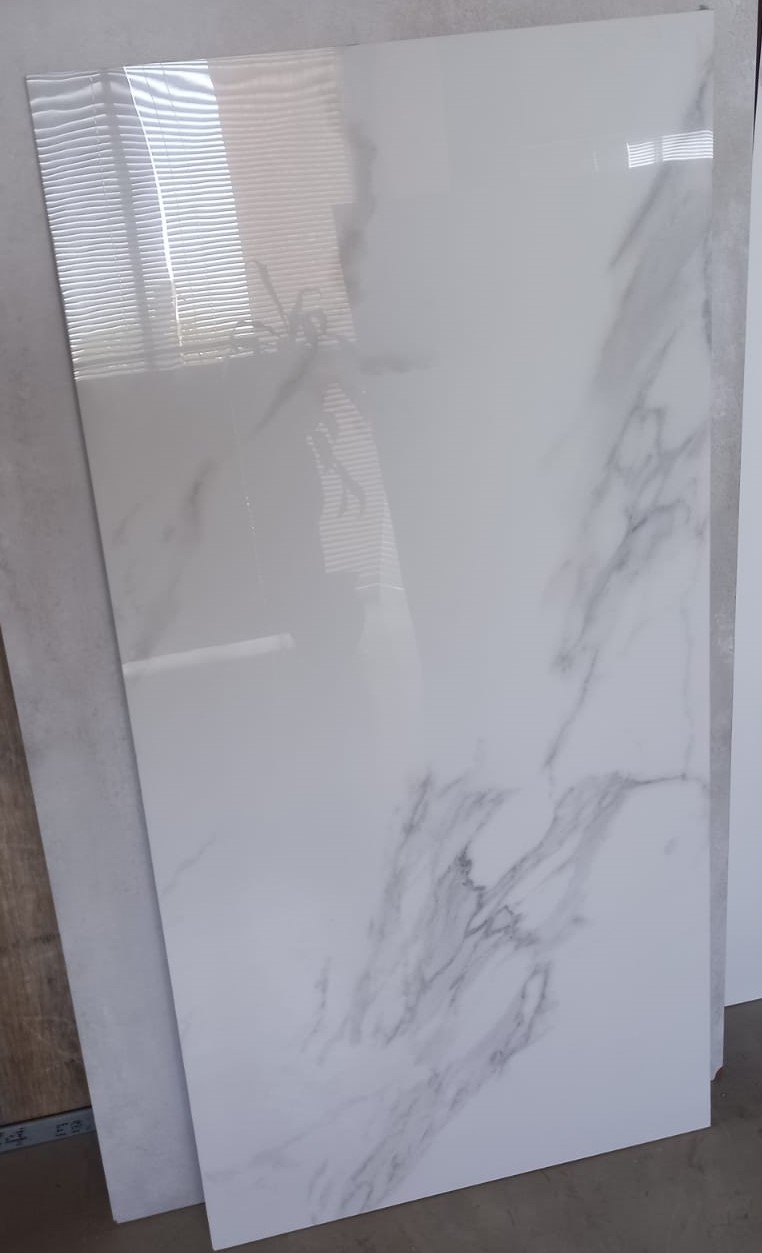 PORCELANATO PULIDO CHAPELCO CARRARA 50 X 101 MARCA ELIZABETH