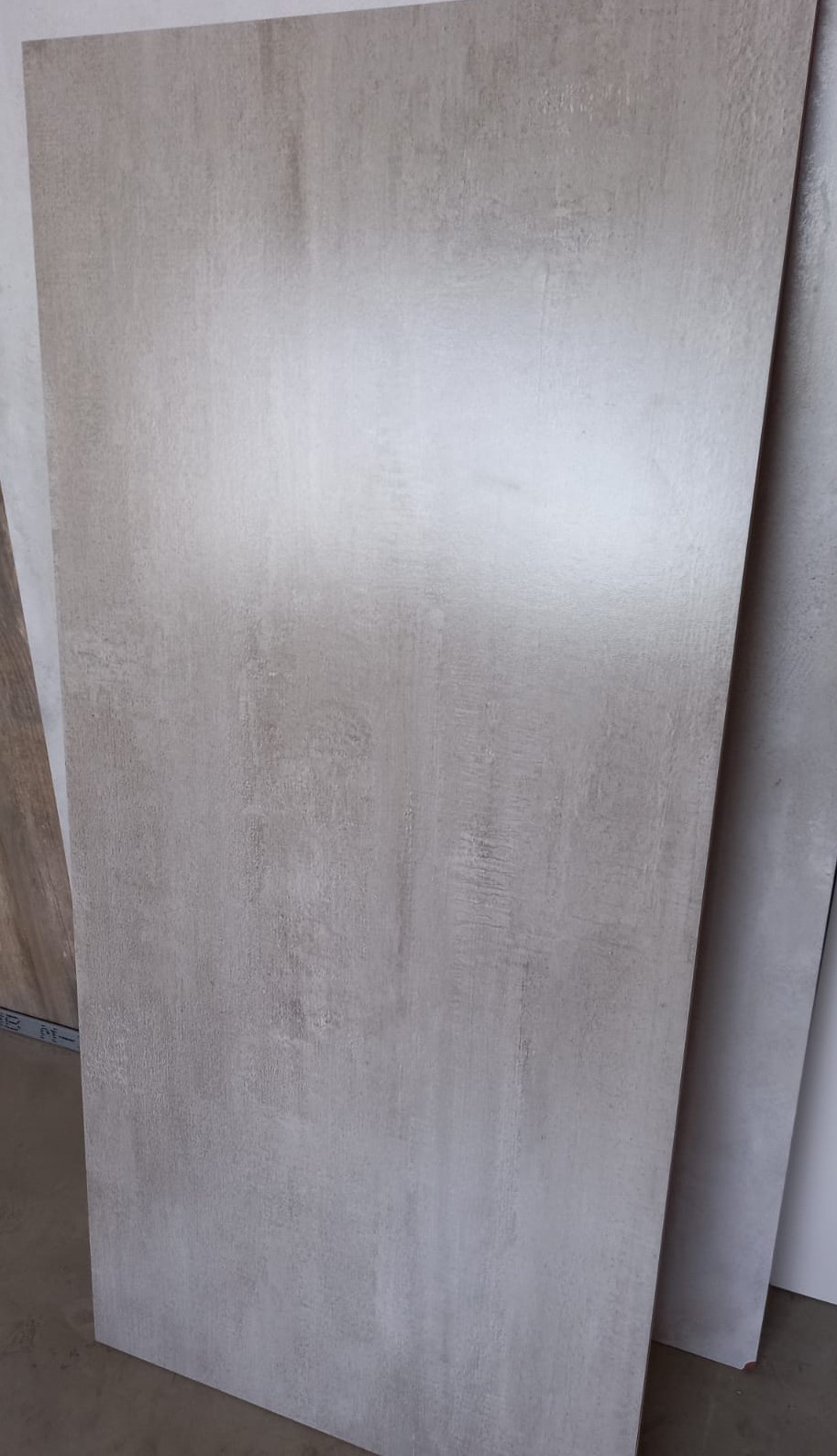 PORCELANICO URBANO GRIS CONCRETO 46 X 100 MARCA EMBRAMACO
